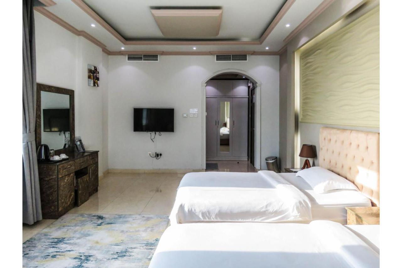Bareen Hotel Ajman Esterno foto